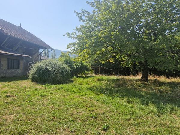 Ancien chai à Myans