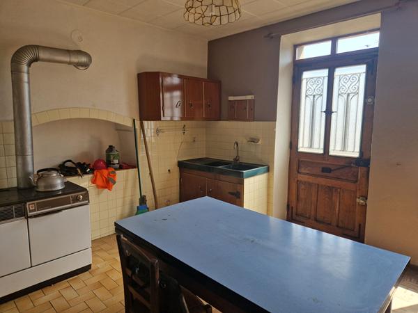 Ancien chai à Myans