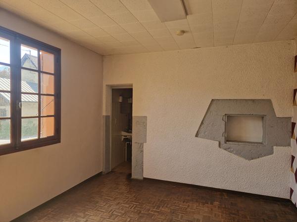 Ancien chai à Myans