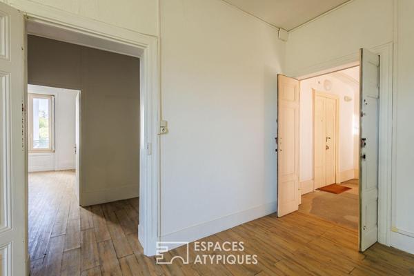 Appartement à réinventer en loft d’exception avec terrasse tropezienne