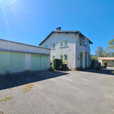 A VENDRE LAVELANET 2 APPARTEMENTS + 2 GARAGES + 2 JARDINS