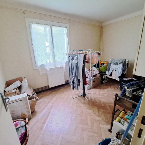 A VENDRE LAVELANET 2 APPARTEMENTS + 2 GARAGES + 2 JARDINS