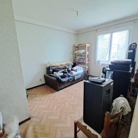 A VENDRE LAVELANET 2 APPARTEMENTS + 2 GARAGES + 2 JARDINS