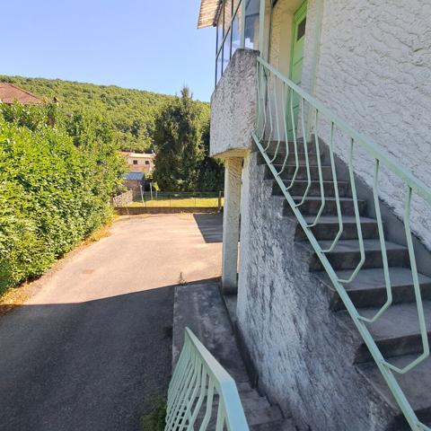 A VENDRE LAVELANET 2 APPARTEMENTS + 2 GARAGES + 2 JARDINS