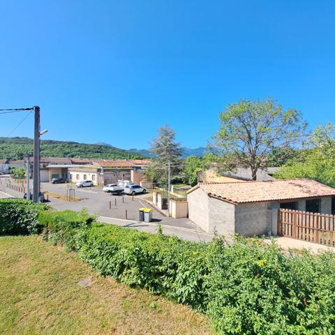 A VENDRE LAVELANET 2 APPARTEMENTS + 2 GARAGES + 2 JARDINS