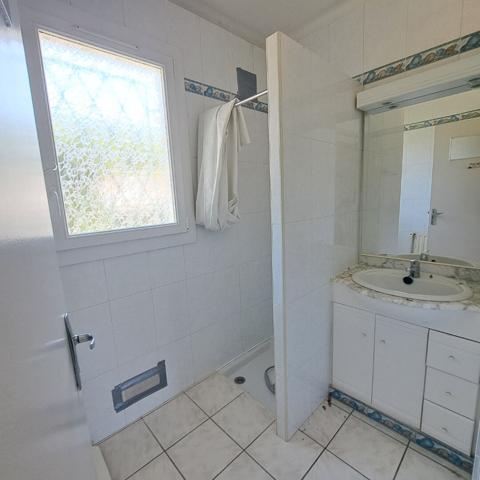 A VENDRE LAVELANET 2 APPARTEMENTS + 2 GARAGES + 2 JARDINS