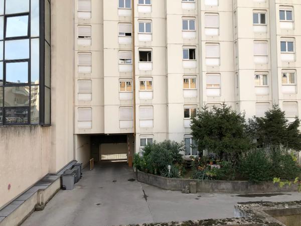 Parking / Box à louer à Villeurbanne (69100)