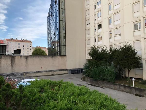 Parking / Box à louer à Villeurbanne (69100)