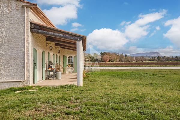 PUYRICARD  - MAISON SUR PLUS D'UN HECTARE DE TERRAIN