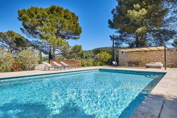VENTABREN, VILLA DE CHARME RÉNOVÉE DE 200 m2, 4 CHAMBRES, 2 700 m2