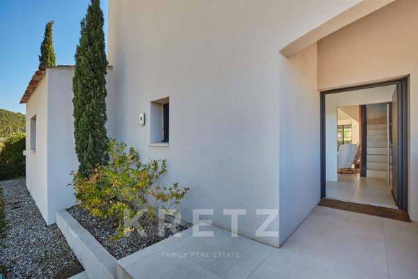 VENTABREN, VILLA DE CHARME RÉNOVÉE DE 200 m2, 4 CHAMBRES, 2 700 m2