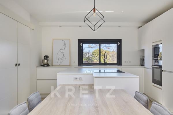 VENTABREN, VILLA DE CHARME RÉNOVÉE DE 200 m2, 4 CHAMBRES, 2 700 m2