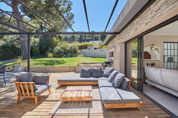 VENTABREN, VILLA DE CHARME RÉNOVÉE DE 200 m2, 4 CHAMBRES, 2 700 m2