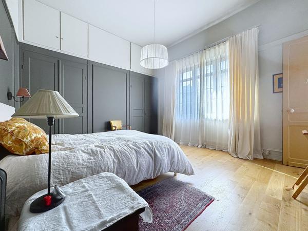 SUPERBE DEMEURE BOURGEOISE AVEC JARDIN ET DEUX GARAGES