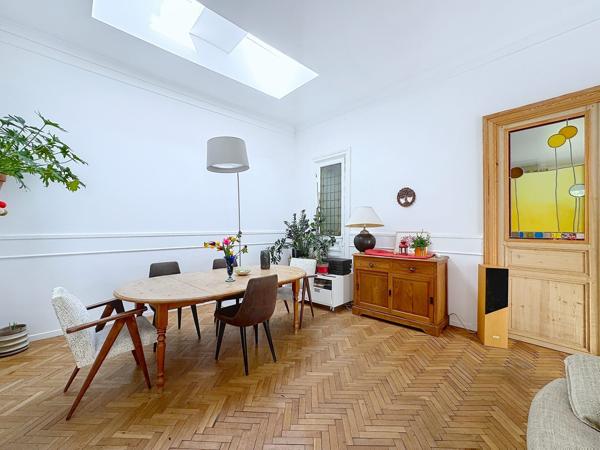 SUPERBE DEMEURE BOURGEOISE AVEC JARDIN ET DEUX GARAGES