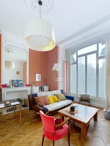 SUPERBE DEMEURE BOURGEOISE AVEC JARDIN ET DEUX GARAGES