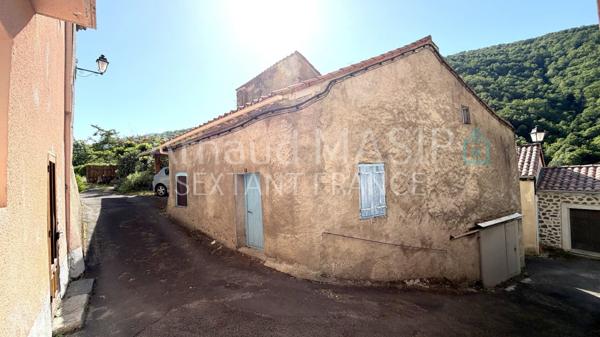 GRANGE A AMENAGER, ABRI VOITURE, JARDINET DANS HAMEAU PRISE