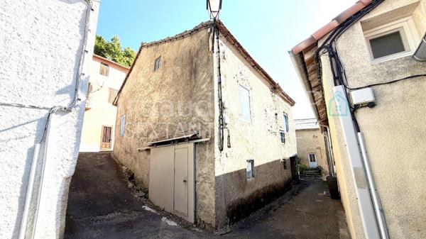 GRANGE A AMENAGER, ABRI VOITURE, JARDINET DANS HAMEAU PRISE
