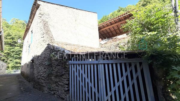 GRANGE A AMENAGER, ABRI VOITURE, JARDINET DANS HAMEAU PRISE