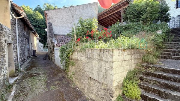 GRANGE A AMENAGER, ABRI VOITURE, JARDINET DANS HAMEAU PRISE