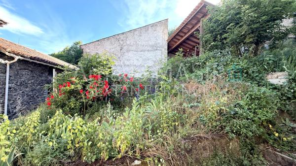 GRANGE A AMENAGER, ABRI VOITURE, JARDINET DANS HAMEAU PRISE