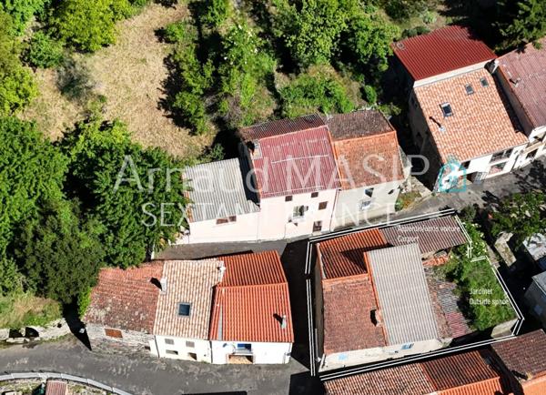 GRANGE A AMENAGER, ABRI VOITURE, JARDINET DANS HAMEAU PRISE