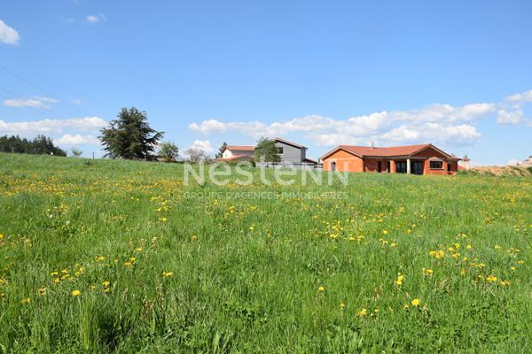 OFF MARKET SOUS COMPROMSIS GRAZAC Terrain constructible de 2600 m2 environ avec vue sur les sucs
