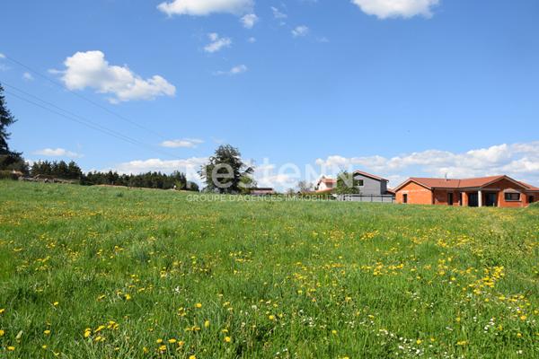 OFF MARKET SOUS COMPROMSIS GRAZAC Terrain constructible de 2600 m2 environ avec vue sur les sucs