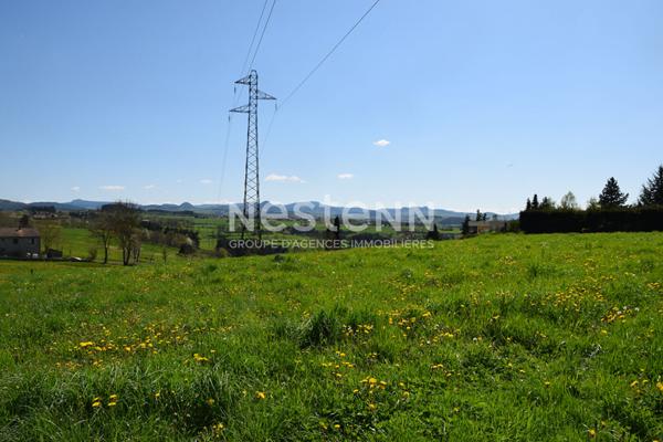 OFF MARKET SOUS COMPROMSIS GRAZAC Terrain constructible de 2600 m2 environ avec vue sur les sucs