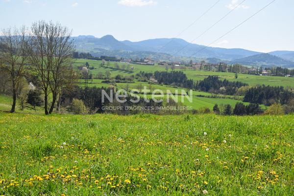 OFF MARKET SOUS COMPROMSIS GRAZAC Terrain constructible de 2600 m2 environ avec vue sur les sucs