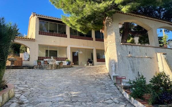 Maison à vendre    6 pièces •  La Seyne-sur-Mer