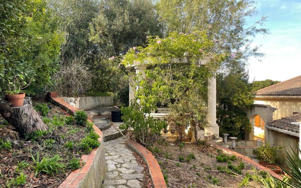 Maison à vendre    6 pièces •  La Seyne-sur-Mer