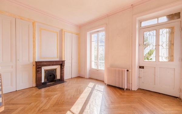 Maison à vendre    8 pièces • 146,54 m2 Caluire-et-Cuire
