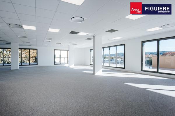 2.762m² de bureaux neufs aux portes du centre-ville d'Aix en Provence avec un ERP 5 type W.