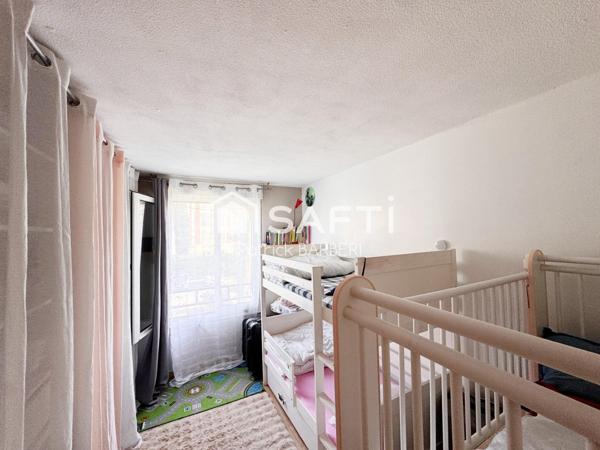 Emplacement idéal proche toutes commodités et proximité du RER ligne A!