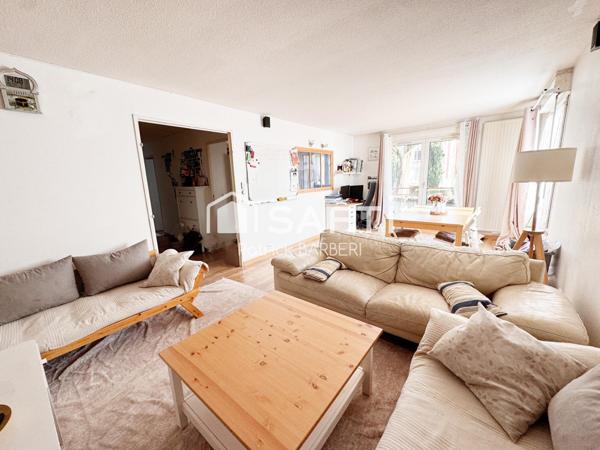 Emplacement idéal proche toutes commodités et proximité du RER ligne A!