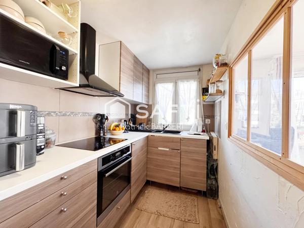 Emplacement idéal proche toutes commodités et proximité du RER ligne A!