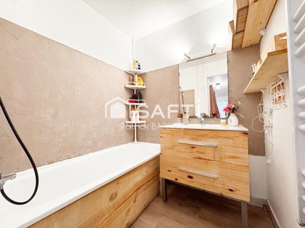 Emplacement idéal proche toutes commodités et proximité du RER ligne A!