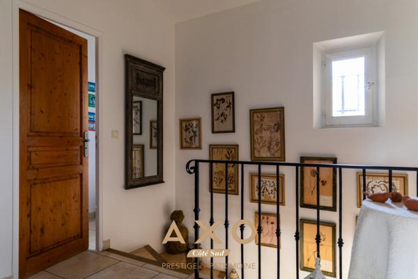 MEYRARGUES  MAISON DEXCEPTION  T7  PISCINE  POOL HOUSE  JARDIN PAYSAGÉ  VUE DÉGAGÉE  3 800 M² DE TERRAIN  1 239 000