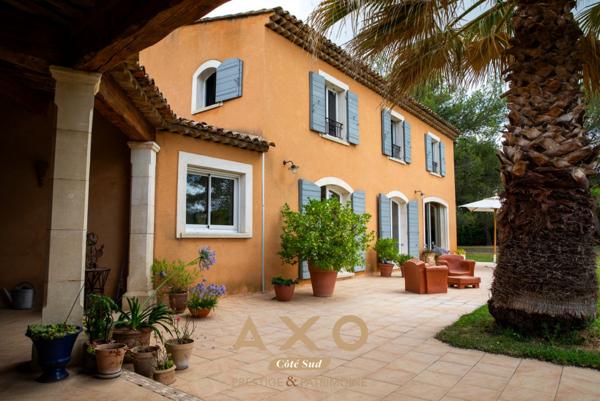 MEYRARGUES  MAISON DEXCEPTION  T7  PISCINE  POOL HOUSE  JARDIN PAYSAGÉ  VUE DÉGAGÉE  3 800 M² DE TERRAIN  1 239 000