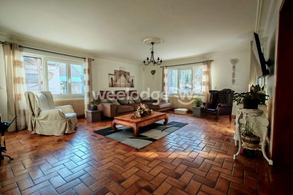 Maison à vendre 10 pièces de 261,85 m² à Auchel