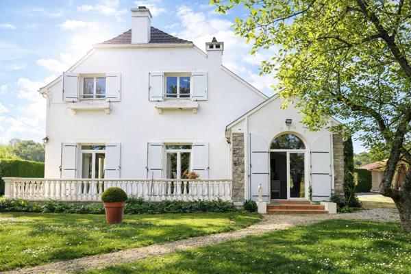 Maison de 268 m² avec piscine, terrain de 3000 m²