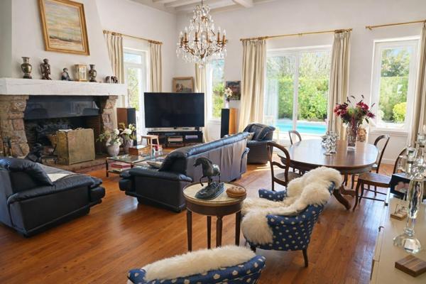 Maison de 268 m² avec piscine, terrain de 3000 m²