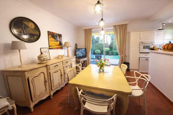 Maison de 268 m² avec piscine, terrain de 3000 m²