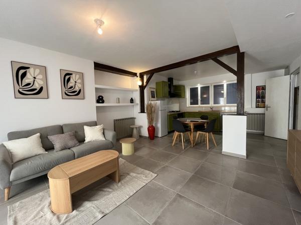 Maison à louer 835 € CC Château-Renault 4 p 105 m² DPE D