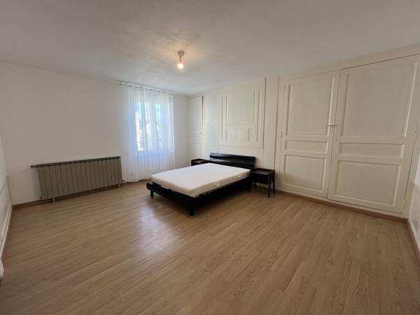 Maison à louer 835 € CC Château-Renault 4 p 105 m² DPE D