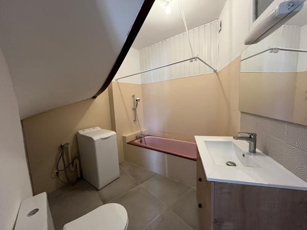 Maison à louer 835 € CC Château-Renault 4 p 105 m² DPE D