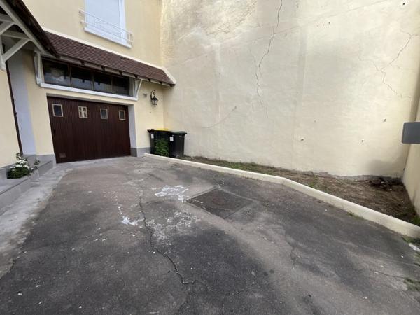 Maison à louer 835 € CC Château-Renault 4 p 105 m² DPE D