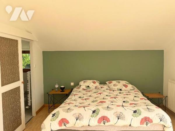 RARE EN HYPERCENTRE DE LANNILIS : HANGAR 300m2 état neuf + MAISON EN DUPLEX + terrain.

À moi...