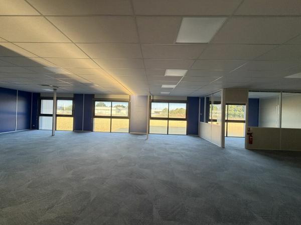 BÂTIMENT DE BUREAUX À LOUER À CHAURAY – 1 600 M²